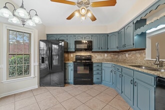 1237 Peoples Way in Virginia Beach, VA - Foto de edificio - Building Photo