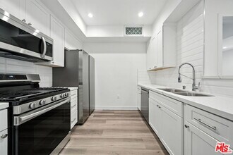 627 N Dillon St in Los Angeles, CA - Building Photo - Building Photo