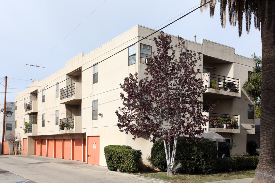 727 Gardenia Ave in Long Beach, CA - Building Photo