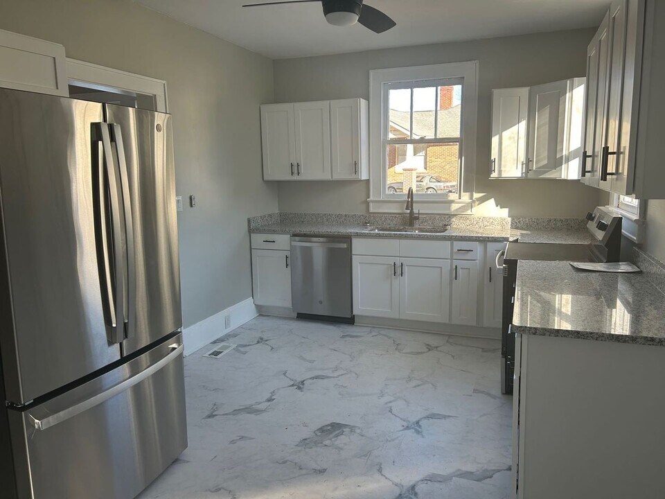 3430 Rosewood Dr in Columbia, SC - Building Photo