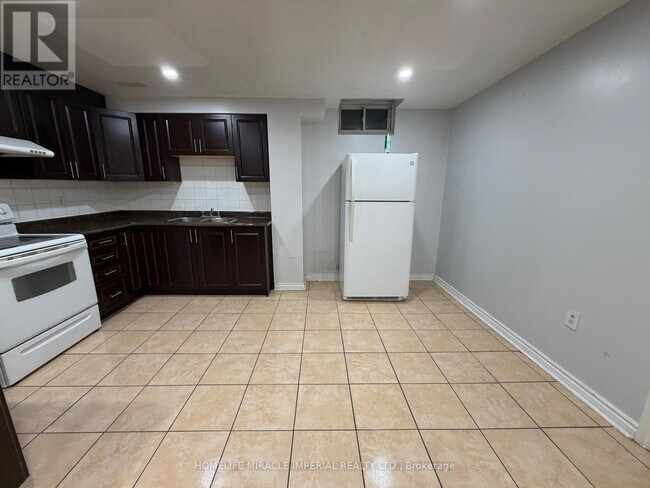 2 Attview Crescent in Brampton, ON - Building Photo - Building Photo