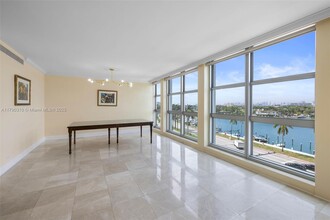 5055 Collins Ave in Miami Beach, FL - Building Photo - Building Photo