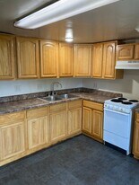 106 E Poplar St, Unit 3 in Grove City, PA - Building Photo