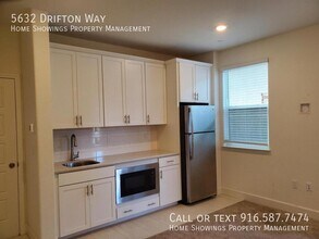 5632 Drifton Way in Sacramento, CA - Building Photo - Building Photo
