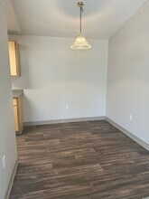 16936 SE Powell Blvd in Portland, OR - Building Photo - Building Photo