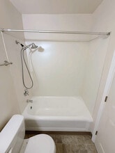 Town Manor Apartments in Bremerton, WA - Building Photo - Building Photo
