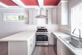 338 E 7th St in Long Beach, CA - Foto de edificio - Building Photo