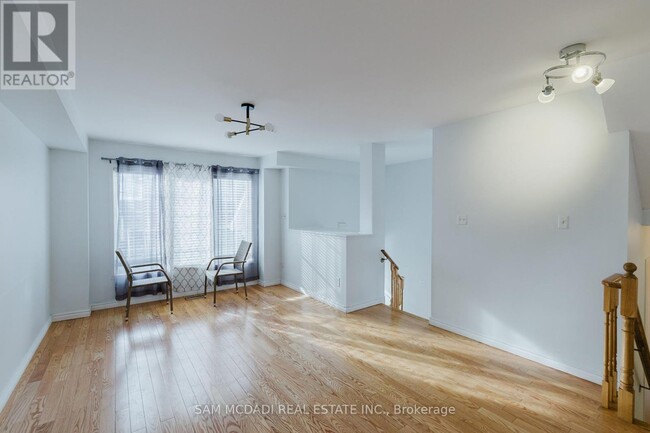 1260 Lamont Crescent in Milton, ON - Building Photo - Building Photo
