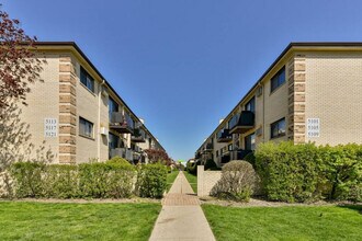 5113 N East River Rd-Unit -ID1245868P in Chicago, IL - Building Photo - Building Photo