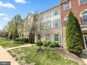 42365 Pine Forest Dr in Chantilly, VA - Building Photo - Building Photo