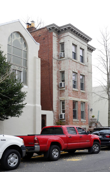 1313 Potomac St NW in Washington, DC - Foto de edificio