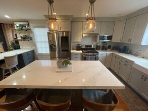 14 Oak St, Unit 2 in Somerville, MA - Foto de edificio - Building Photo