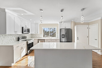 36 Algonquin Ln in Stratford, CT - Building Photo - Building Photo