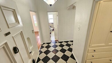 355 Cochran Ave, Unit 102 in Los Angeles, CA - Foto de edificio - Building Photo