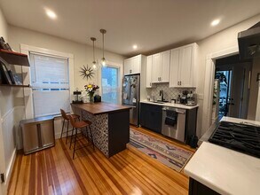 16 Parkton Rd, Unit 1 in Boston, MA - Foto de edificio - Building Photo