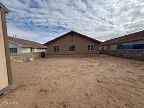 2275 Tierra Humeda Dr in El Paso, TX - Building Photo - Building Photo