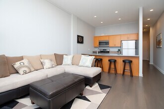 1540 W Fullerton Ave in Chicago, IL - Building Photo - Building Photo