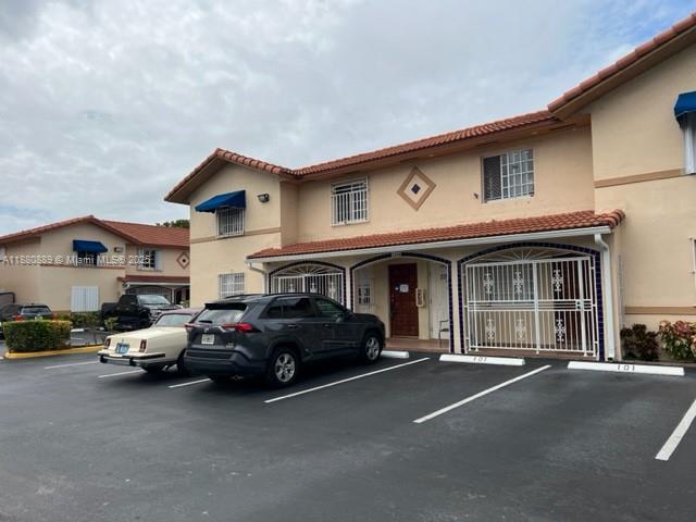 2208 W 74th St in Hialeah, FL - Building Photo