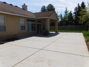 7711 N Ivanhoe Ave in Fresno, CA - Building Photo - Building Photo