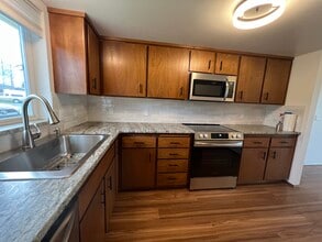 1045 S 3rd Ave in Sequim, WA - Building Photo - Building Photo