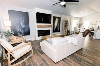 6007 NW Sherman St in Bentonville, AR - Foto de edificio - Building Photo