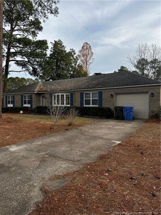 442 Southwick Dr in Fayetteville, NC - Building Photo