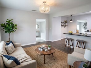 4606 River Hills Dr in Tampa, FL - Building Photo - Building Photo