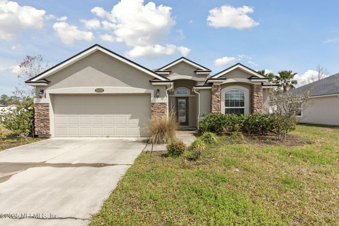 95210 Leafcrest Ct in Fernandina Beach, FL - Building Photo