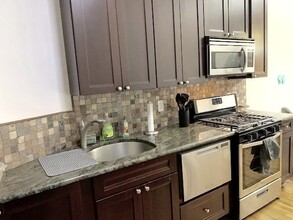 228 1st St in Jersey City, NJ - Building Photo - Building Photo