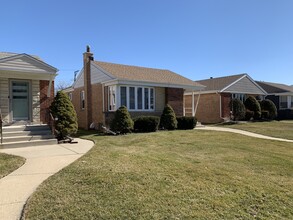 5421 N Neenah Ave in Chicago, IL - Building Photo - Building Photo