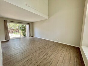 1271 Prairie Dog Cir in Ventura, CA - Building Photo - Building Photo