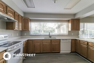 512 San Marie Ave in Altamonte Springs, FL - Foto de edificio - Building Photo