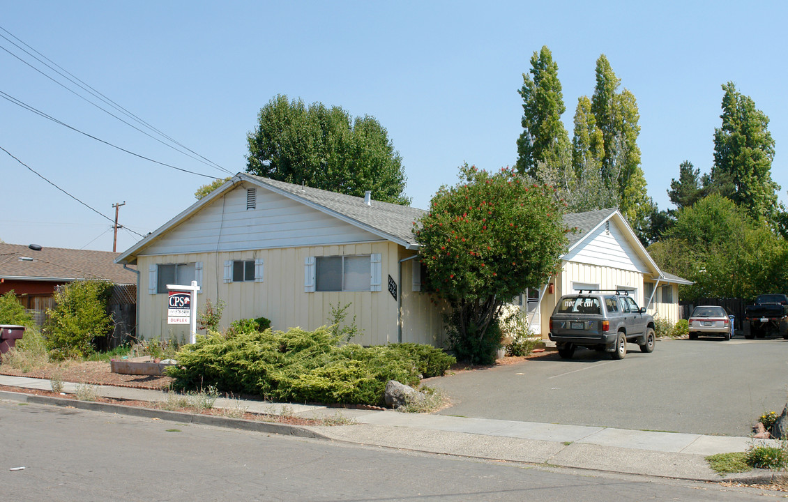 1240 Martha Way in Santa Rosa, CA - Foto de edificio