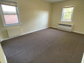 15470 20th Rd, Unit 2nd Floor in Whitestone, NY - Building Photo - Building Photo