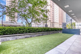 5600 N Sheridan Rd in Chicago, IL - Building Photo - Building Photo