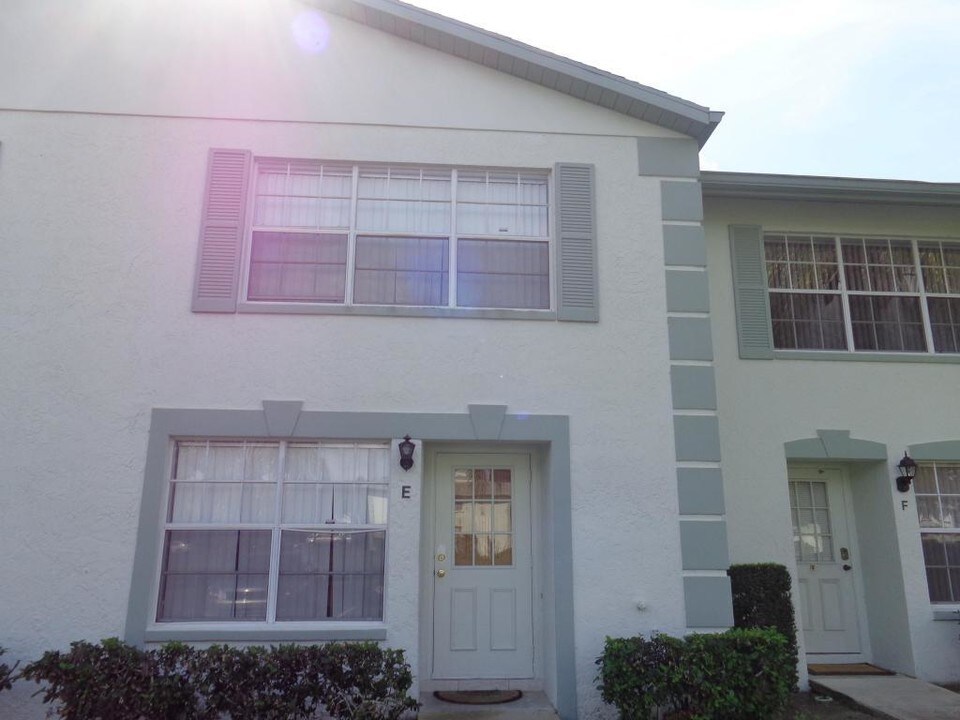 3708 Savoy Ln-Unit -E in West Palm Beach, FL - Building Photo