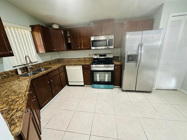 property at 5165 Foxhall Pl