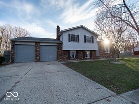 5835 Pemberly Dr in Indianapolis, IN - Building Photo