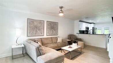 5100 Burchette Rd in Tampa, FL - Building Photo - Building Photo