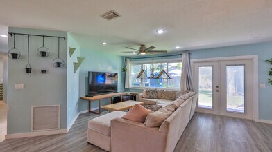 2766 Date Palm Dr in Edgewater, FL - Building Photo - Building Photo