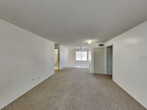 1717 Michigan Ave in Kissimmee, FL - Building Photo - Building Photo