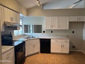 5552 W Shangri La Rd in Glendale, AZ - Building Photo - Building Photo