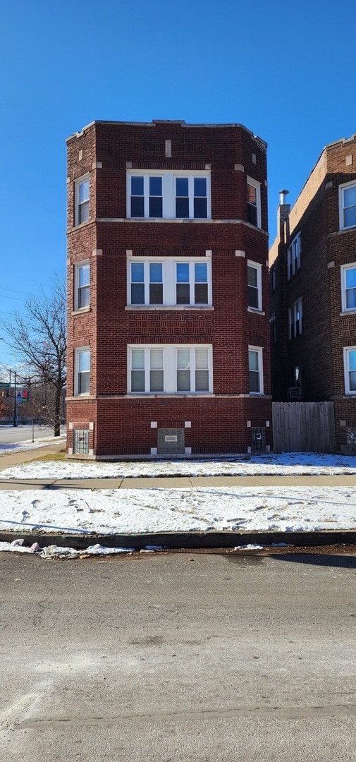 property at 7556 S Kenwood Ave