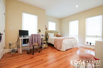 58 Hunnewell Ave, Unit 3 in Boston, MA - Building Photo - Building Photo