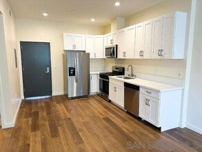 1041 N Cummings St in Los Angeles, CA - Building Photo - Building Photo
