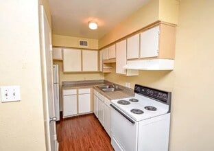 1400 Eagle Lake Rd in Sealy, TX - Building Photo - Building Photo