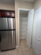 2460 NW 33rd St in Oakland Park, FL - Building Photo - Building Photo