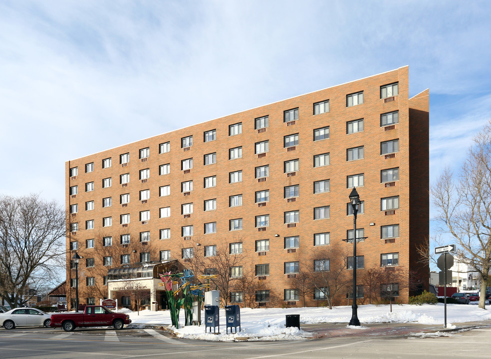 College View Towers in Grove City, PA - Foto de edificio