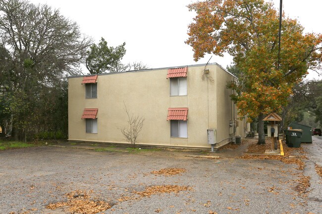 Chestnut Place Apartments in San Marcos, TX - Building Photo - Building Photo