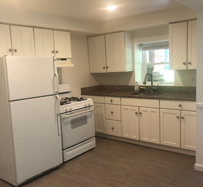 11 Hale Ct Apartments and Nearby Garrison Apartments For Rent